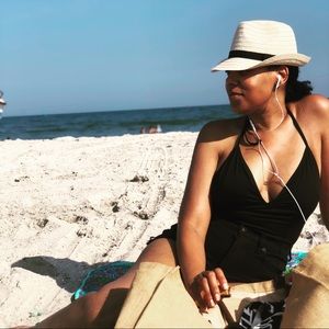 Meet your Posher, Monica